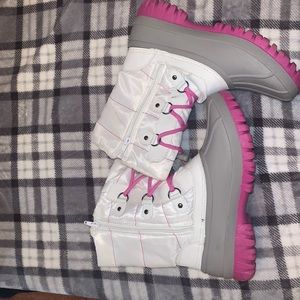 snow boots with fuzzy liner